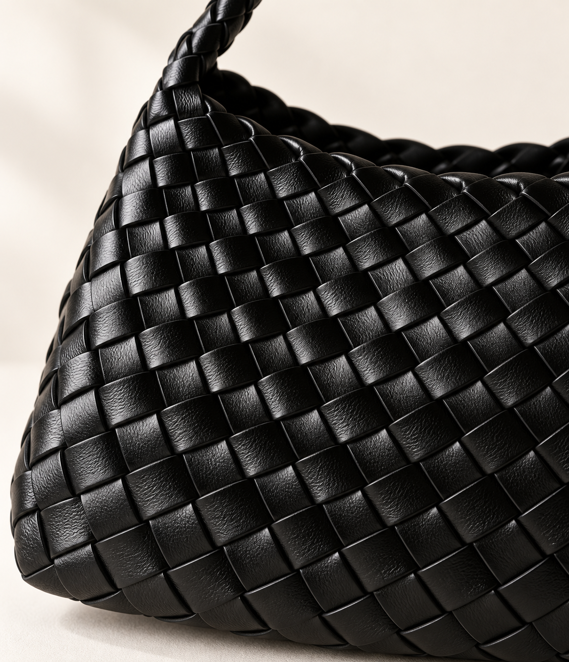 BAMBOO-INSPIRED HOBO SHOULDER BAG BLACK