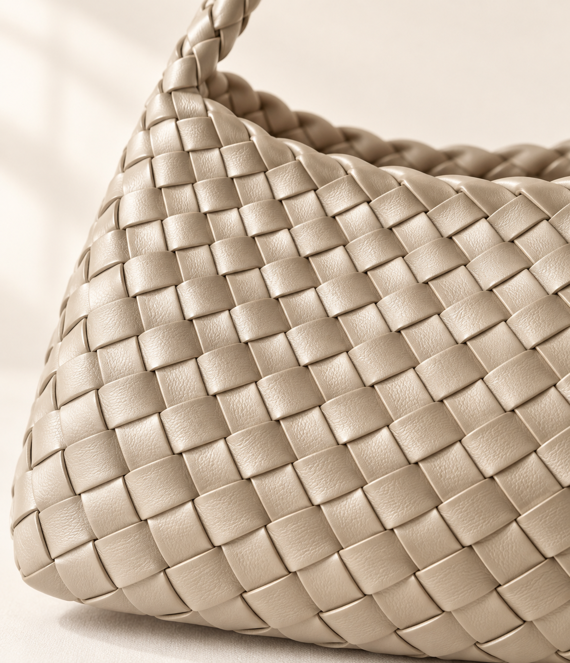 BAMBOO-INSPIRED HOBO SHOULDER BAG BLACK