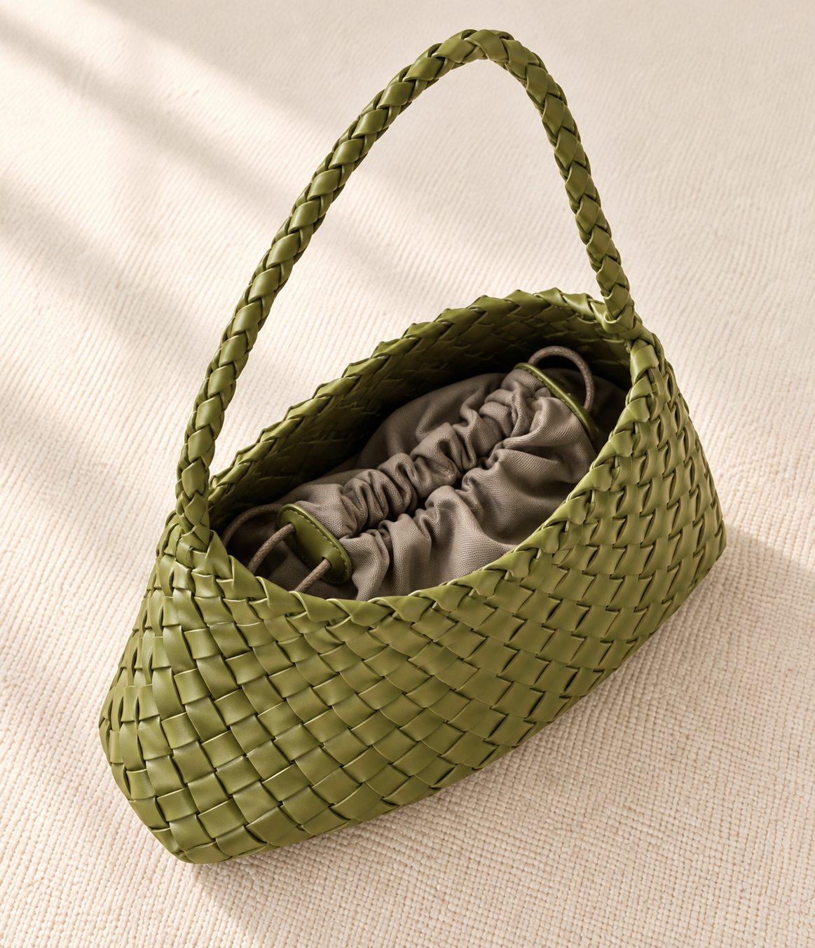 BAMBOO-INSPIRED HOBO SHOULDER BAG BLACK